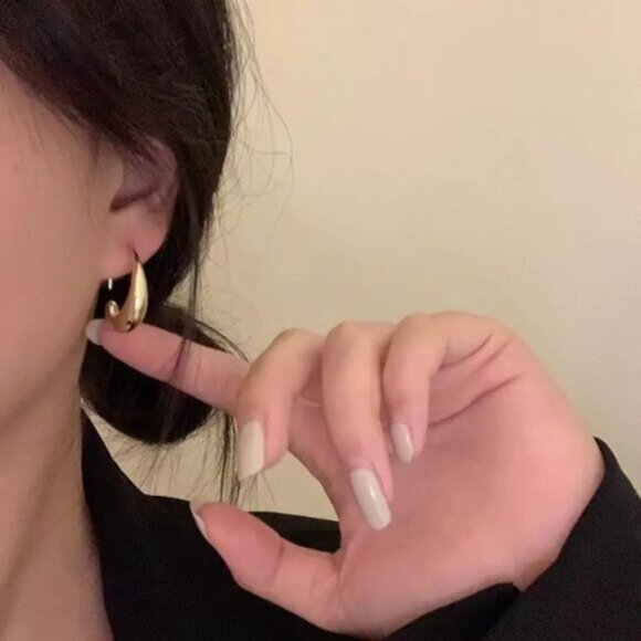 14K Gold filled hoop earrings - Picture 2 of 4